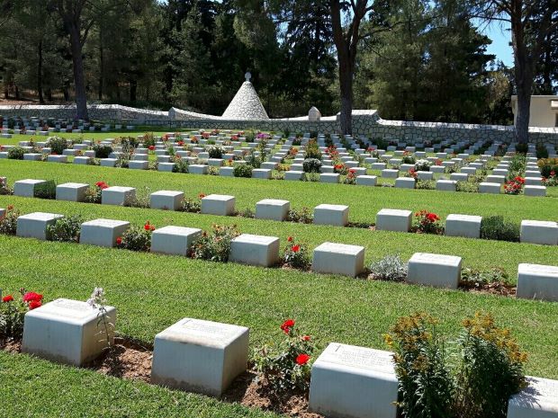 KarasouliMilitaryCemetery2